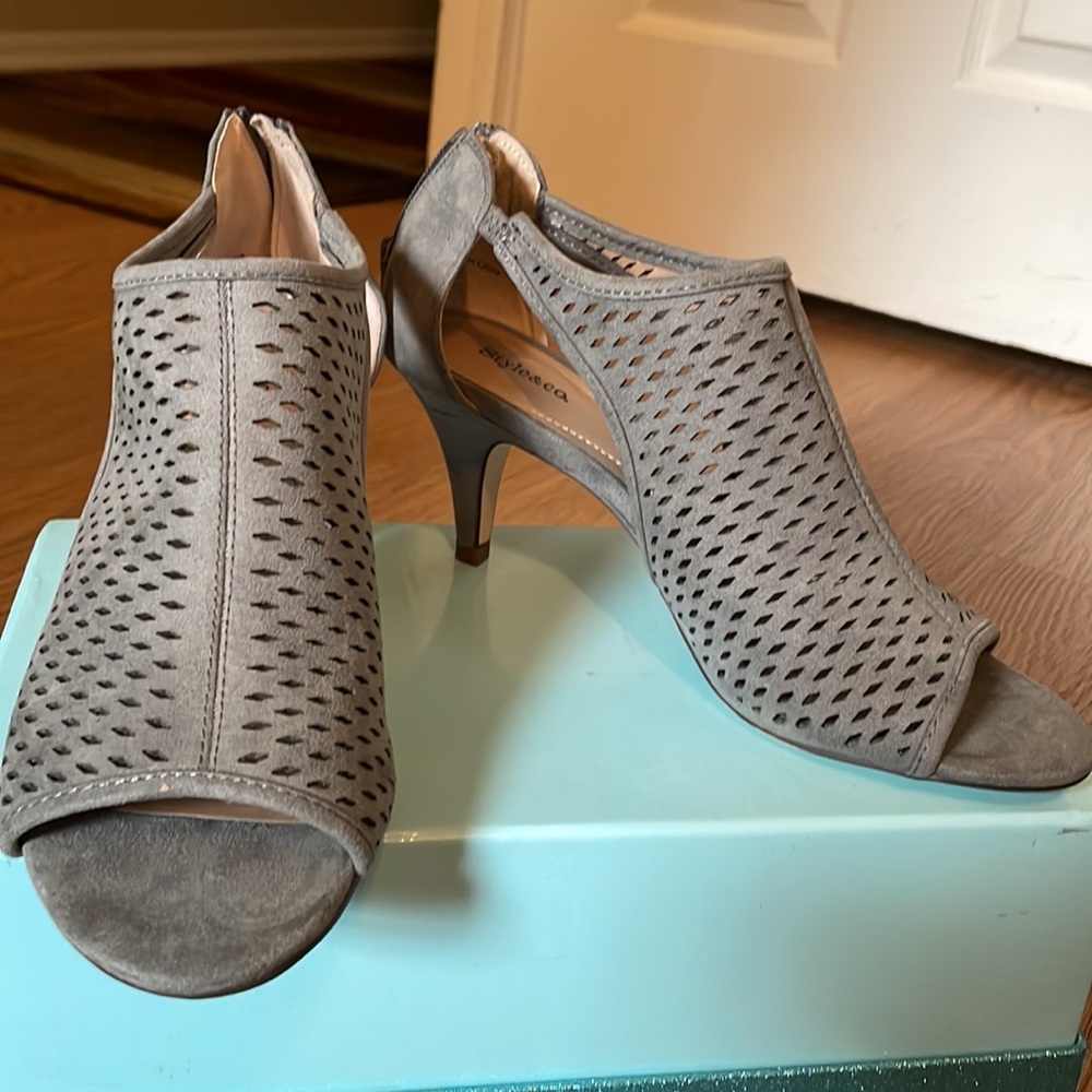 Style & Co Peep Toe Shooties (Size 8)